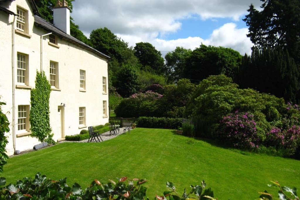 Plas Yn Yale With Mountain Views From All Windows Wrexham Esterno foto